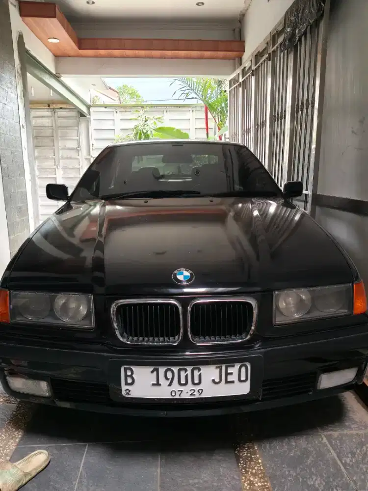 BMW 318i 1998 Bensin