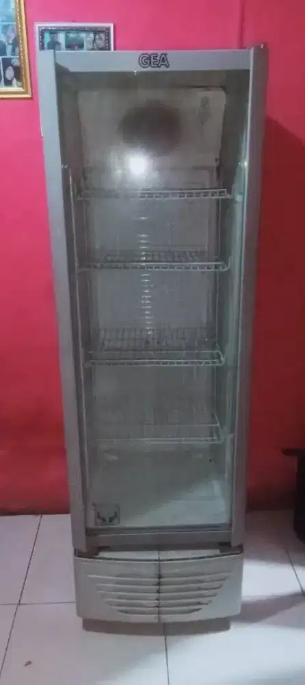Jual showcase 1 pintu merek Gea