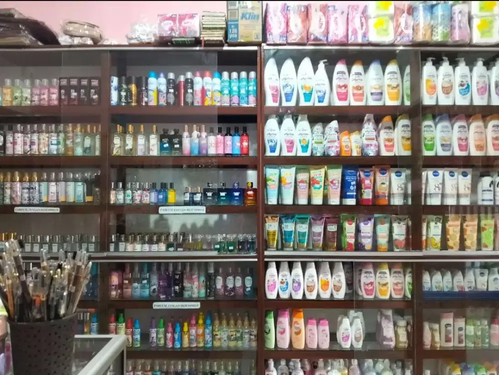DIBUTUHKAN KARYAWATI UTK JAGA TOKO KOSMETIK & ATK