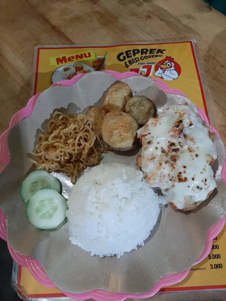 Karyawan pegawai ayam kentaki ayam geprek