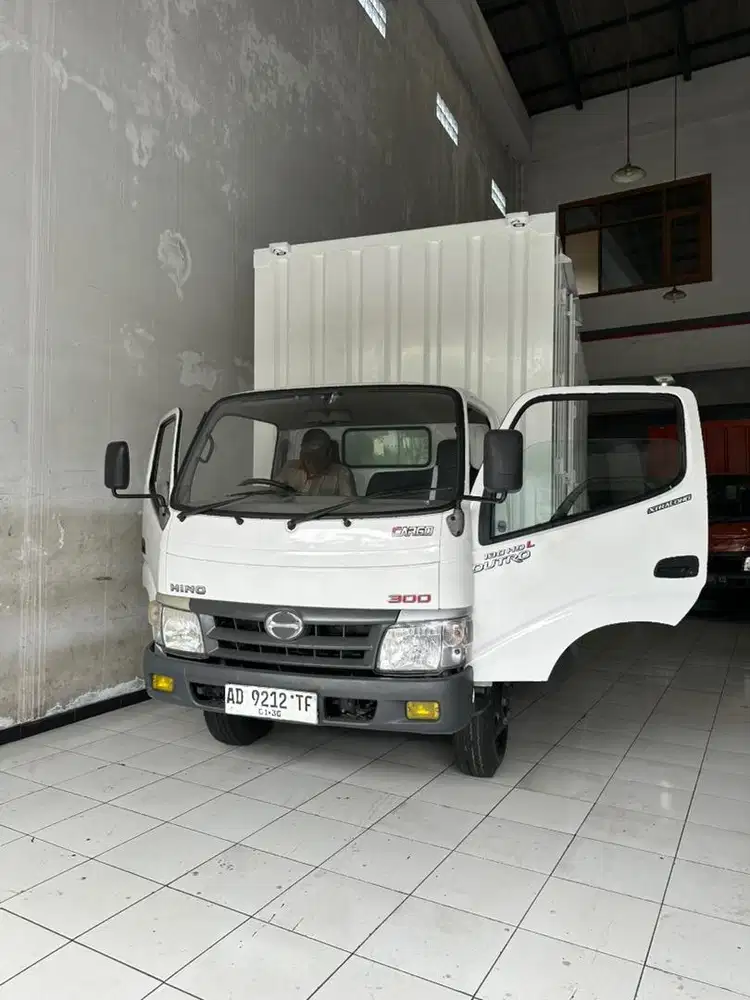 Hino Dutro Extra Long Box 2019