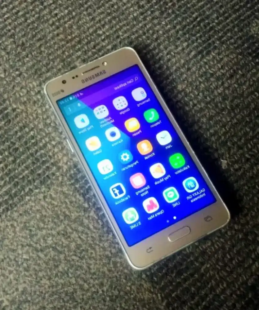 Samsung J2 Prime 4G Ram 1,5 GB Sehat Layar Amoled
