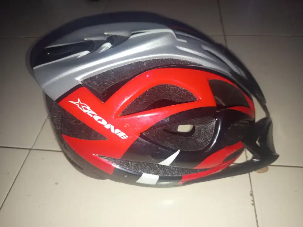 Helm Sepeda Xzone Kondisi Terawat Baik - Siap Pakai, Aman, dan Kokoh