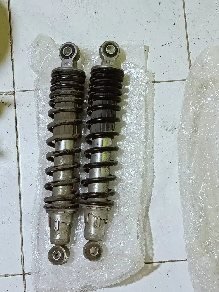 Jual aksesoris : sokbreker_velg_ban luar_second