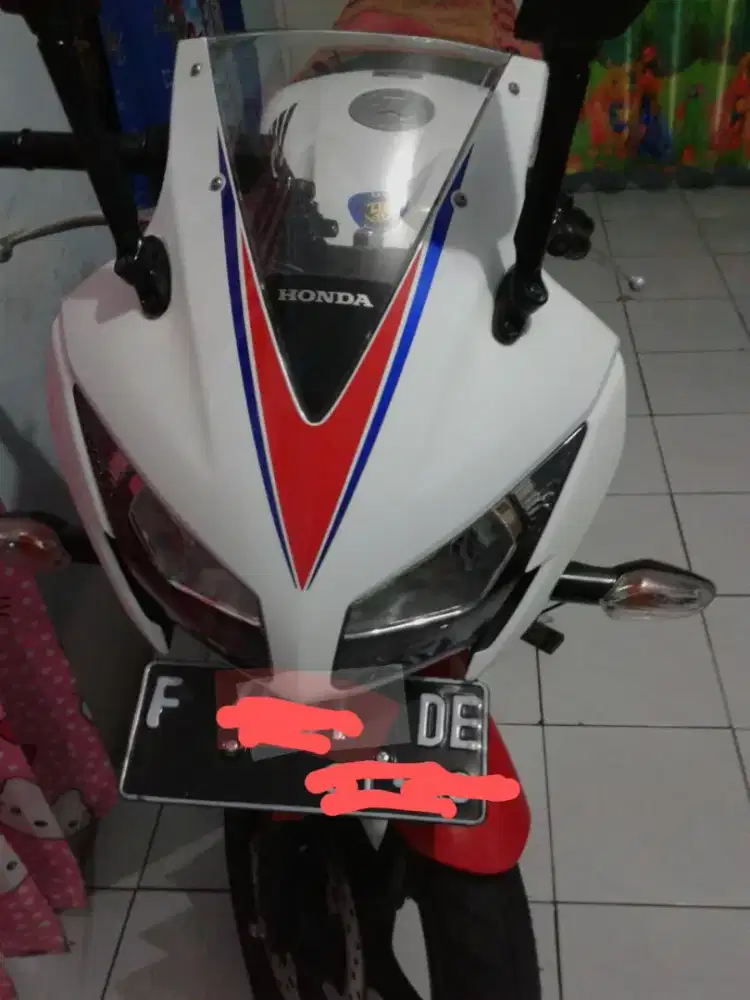 Honda CBR 150 taun 2015