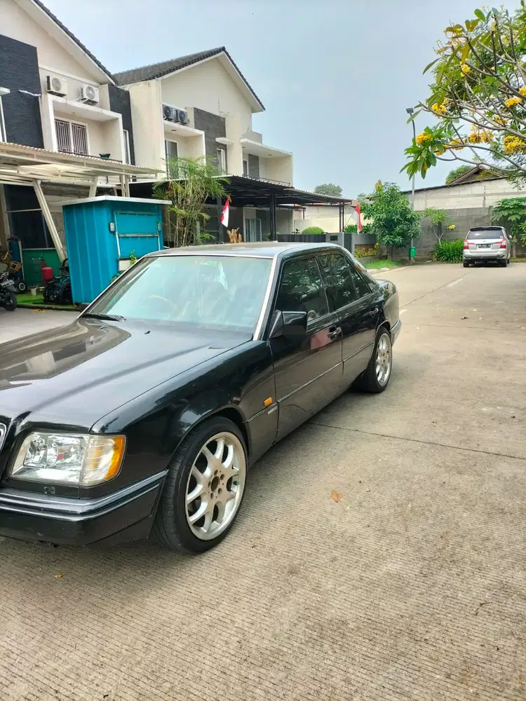 Mercedes-Benz E320 1993 Bensin