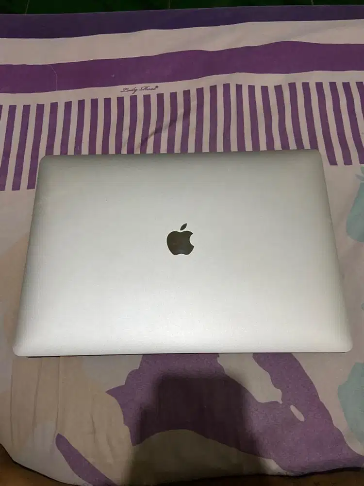Macbook Pro 15inc 2019 i7 RAM 16gb SSD 512gb