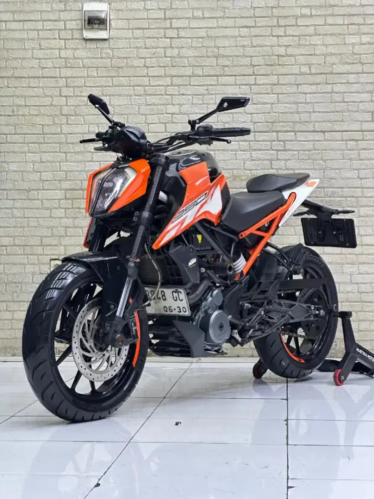 NAKED BIKE 250 TORSI BADAK‼️KTM DUKE 250 TH 2017 L SBY. MULUS ODO 27RB