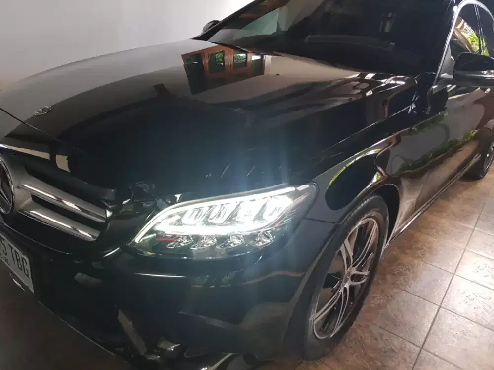 Mercedes c180 bukan c200 hitam tahun 2022 CASH only
