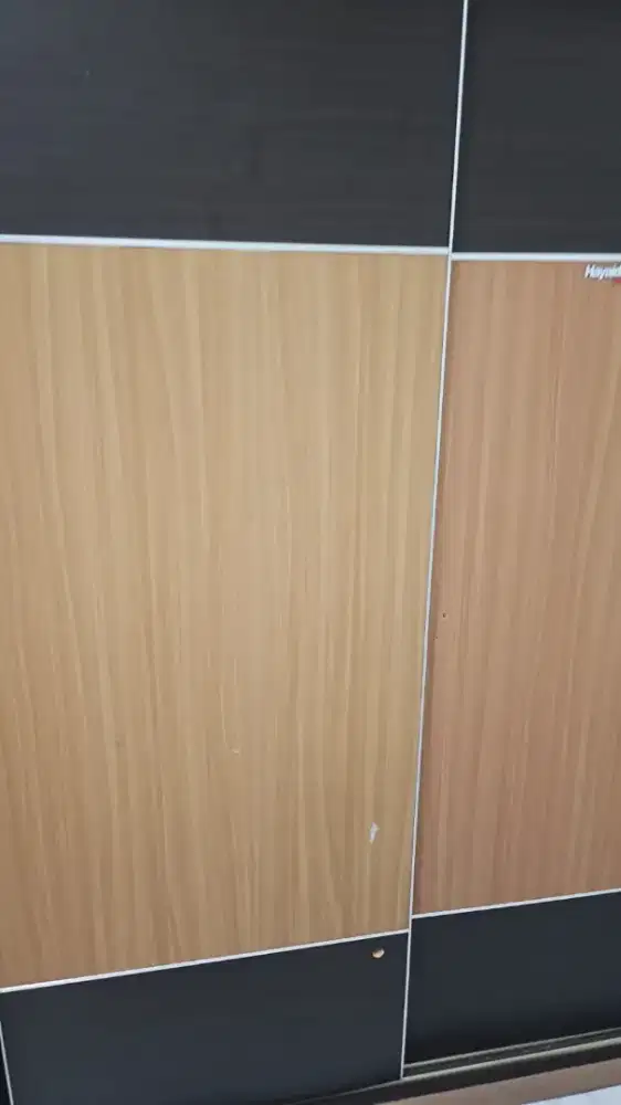 Lemari pakaian bekas tapi masih bagus