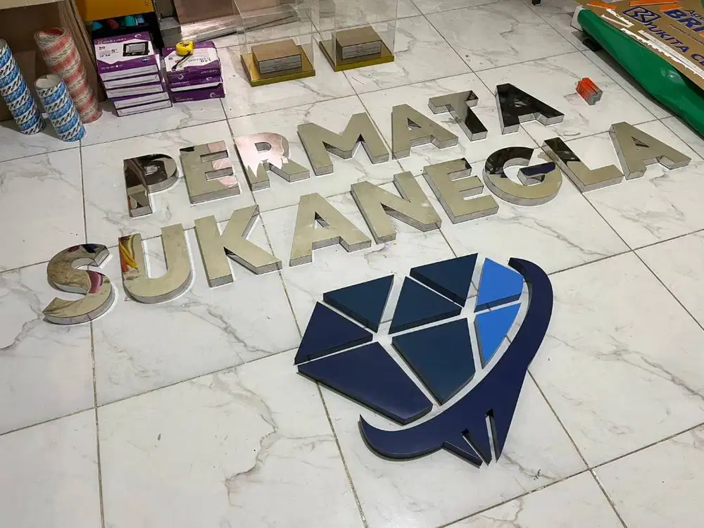 Huruf Timbul Stainless/ Papan Nama Neon Box Akrilik
