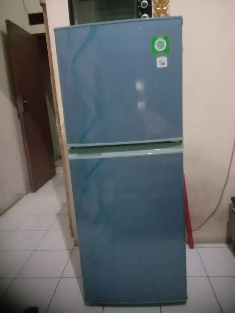 Di jual cepat kulkas dua pintu