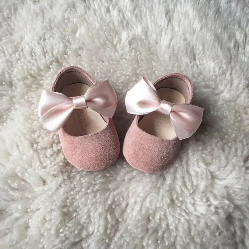 Sepatu bayi lucu