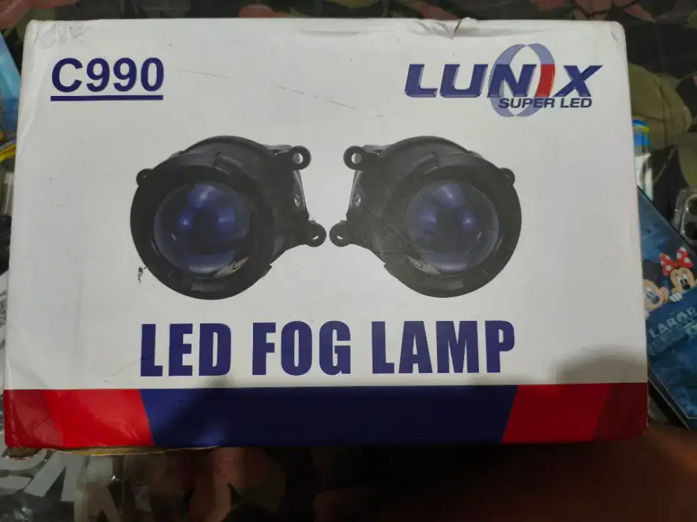 Lampu sorot mobil