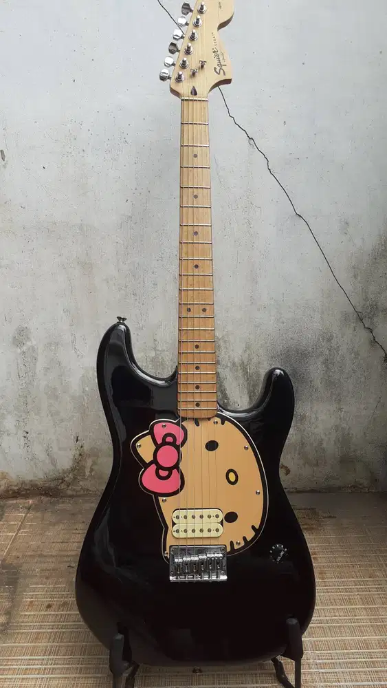 Squier Hello Kitty Stratocaster | Affinity Series Black