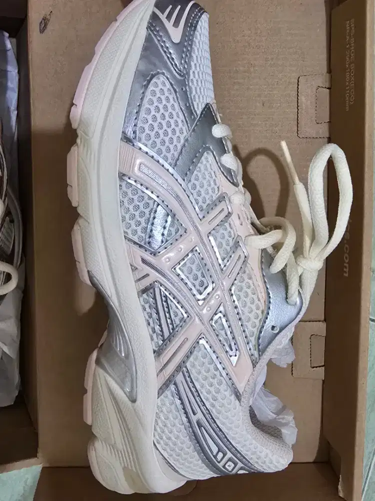 Sepatu ASICS Cewek EUR37