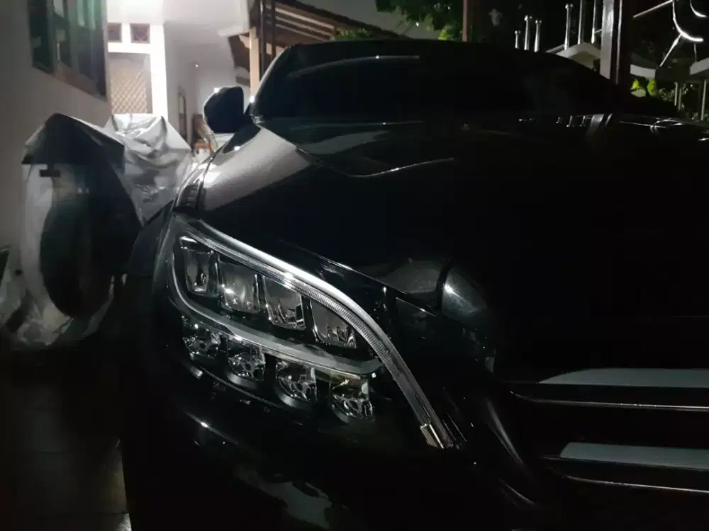 Mercedes c180 bukan c200 hitam tahun 2022 CASH only