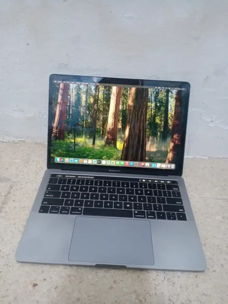 MacBook Pro Retina 13in 2019 core i5 ram 8/256gb