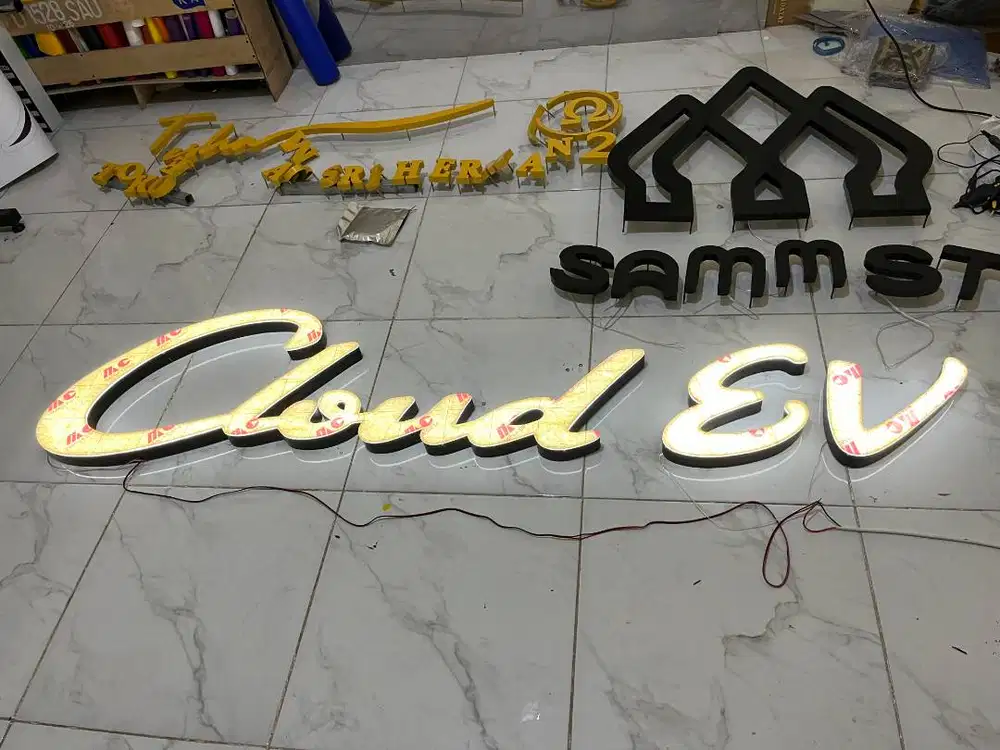 Letter sign box, huruf timbul akrilik, neon box, papan nama toko