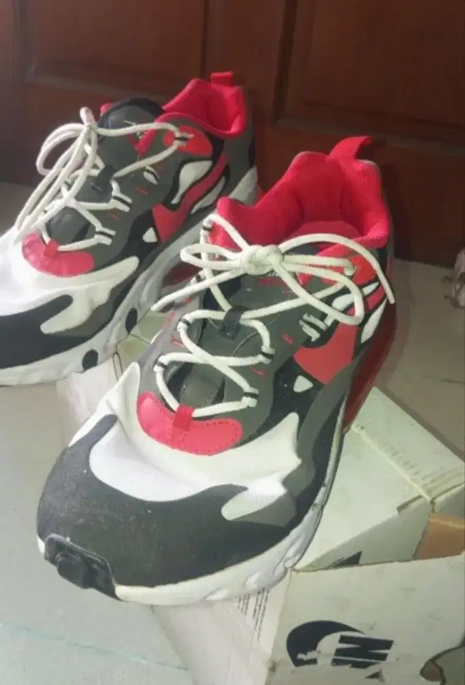 Sepatu Nike Air Max 270 React Black University Red
