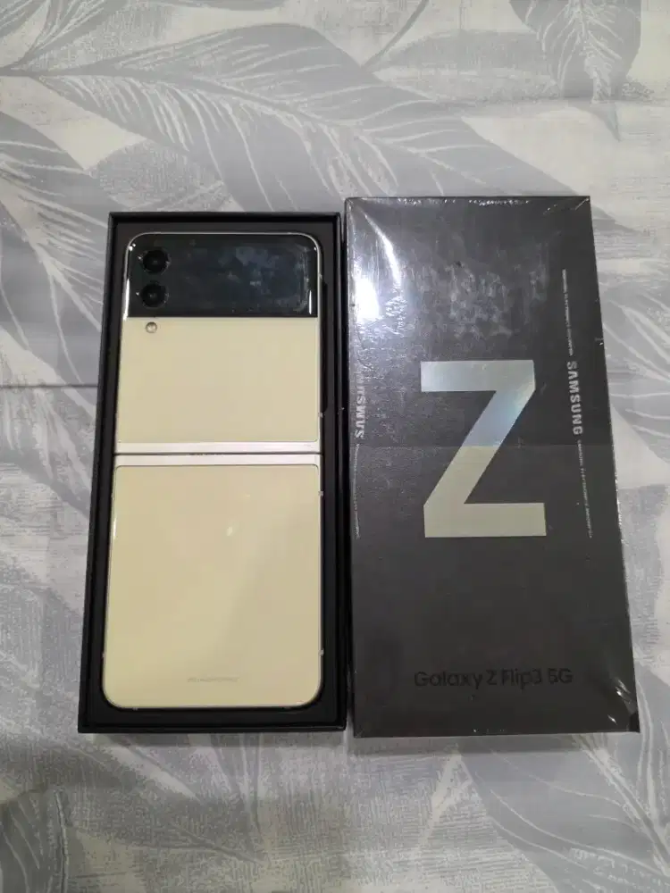 Samsung Galaxy Z Flip3 Z Flip 3 5G 8 / 128 Warna Cream Sein