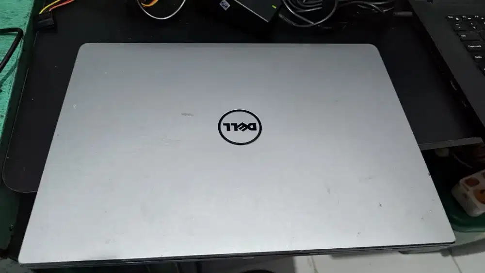Dell inspiron 7460 core i7 7500u 8gb ddr4 SSD m2 256 VGA 2gb ddr5