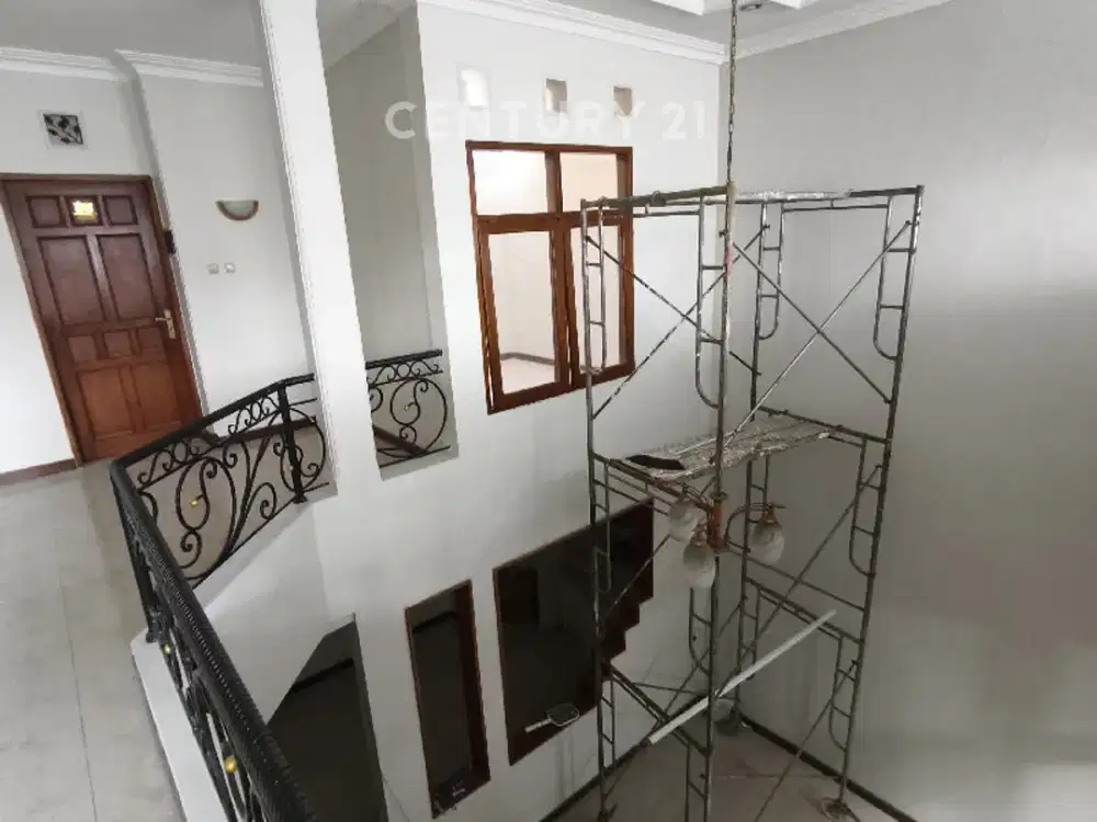 Rumah 2 Lantai  Bagus Di Taman Holis Indah 1