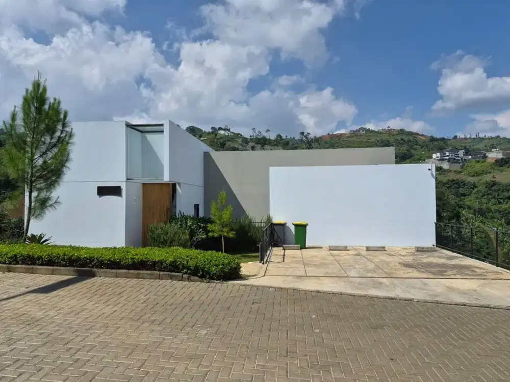 DIJUAL RUMAH VILA MEWAH VIEW PERBUKITAN CANTIK AREA DAGO PAKAR TIMUR COCOK UNTUK TINGGAL ATAU INVESTASI KOMERSIL