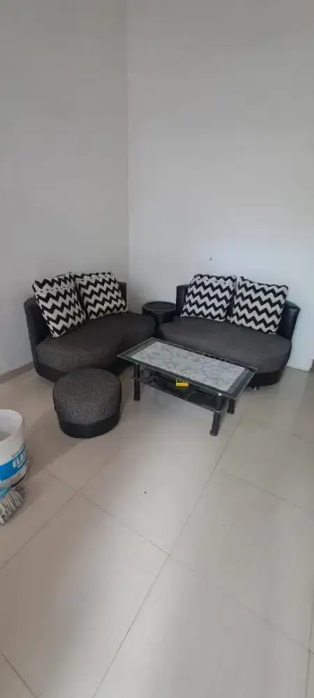 Jual bekas Sofa 1 set, ada meja dan corner
