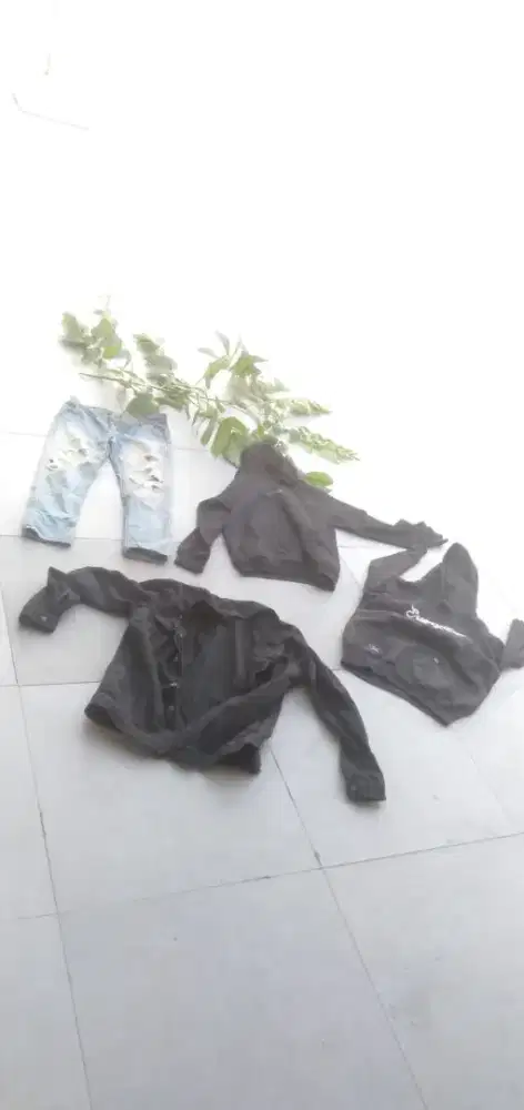 Di jual murah aja jeacket 3 buah wa dan hp aja 2 kain1 jeans