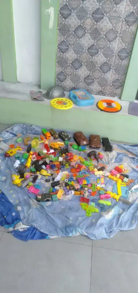 Di jual 2 kantong mainan anak murah meriah aja buruan