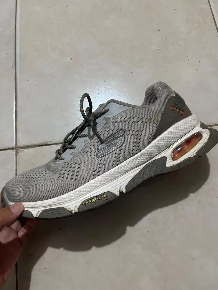 Sepatu Skechers Pria
