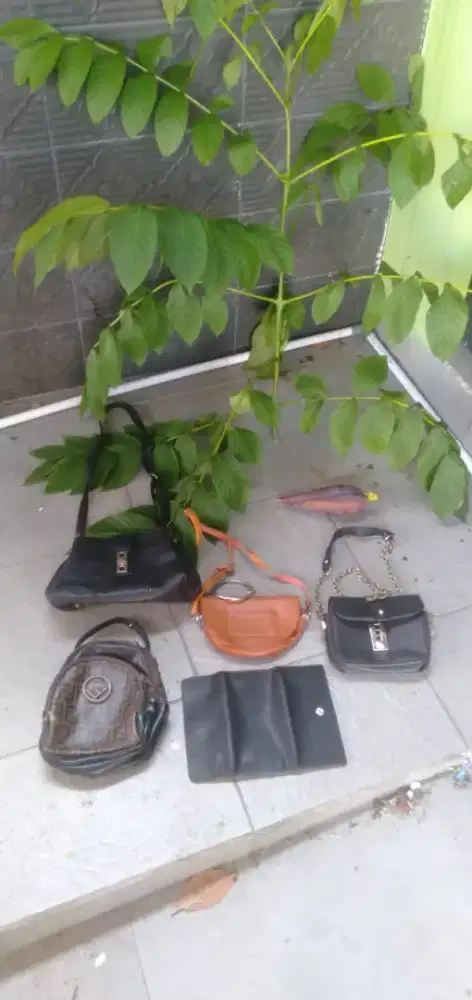 Di jual tas sandang,tas jinjing,tas  lainya untuk cew  murah aja