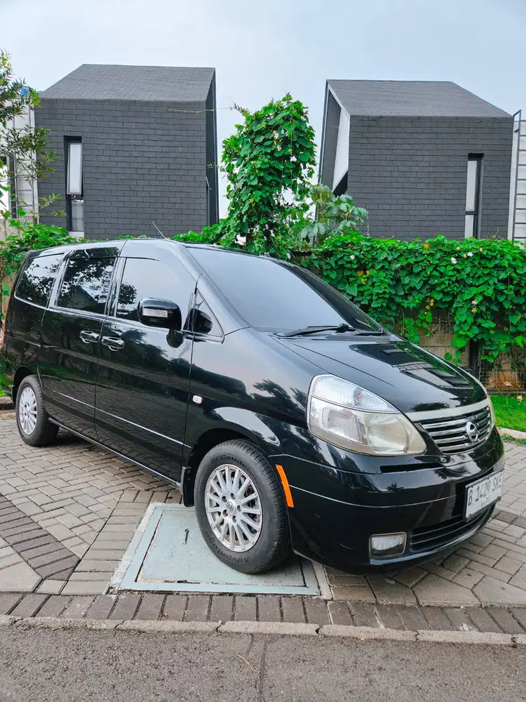 DIJUAL: Mobil Nissan Serena 2.0 HWS C24 (2010) – Hitam