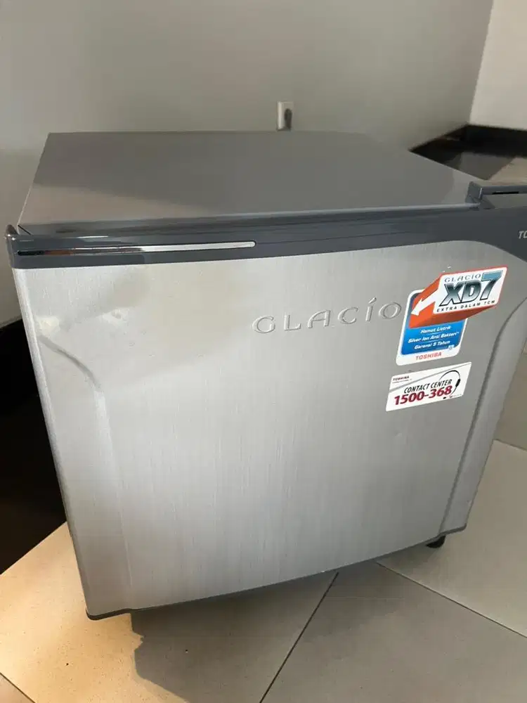Kulkas mini 1 pintu Toshiba Glacio kondisi tidak dingin