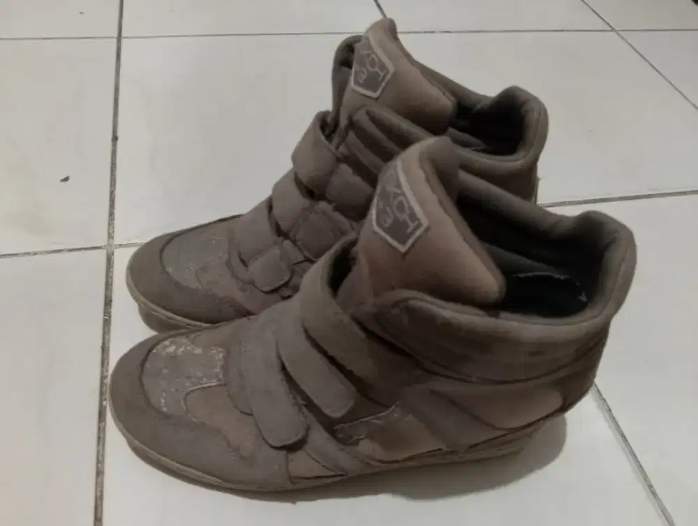 Sepatu wanita SKCH
Nomer 40 Sol keliling kuat