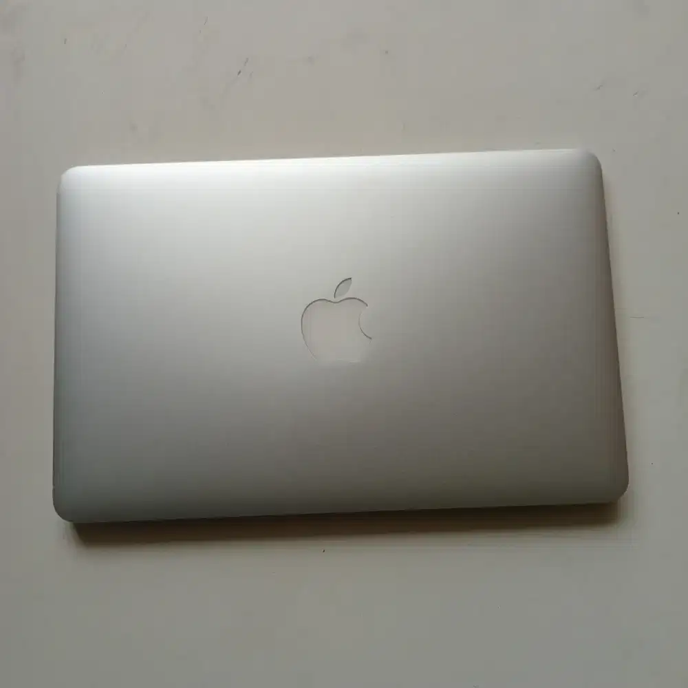 Macbook air 11 inchi early 2015
