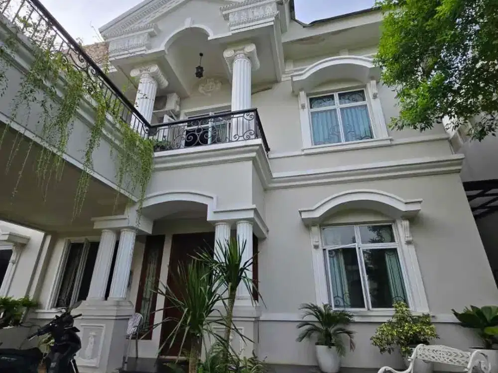 Rumah mewah di Legenda Wisata Cibubur