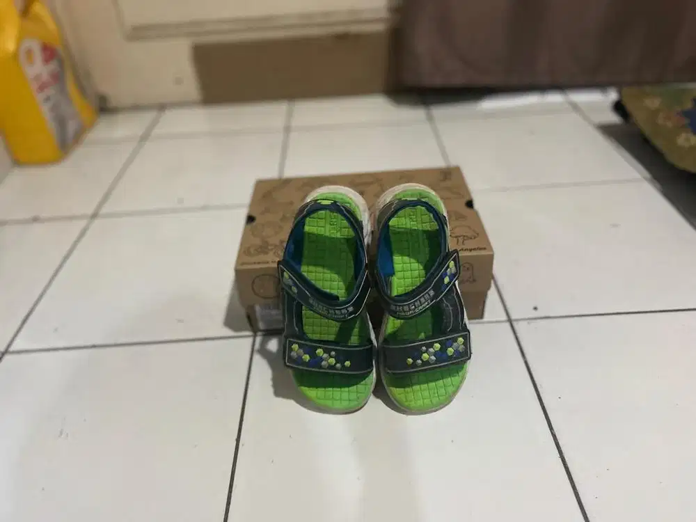 Sepatu sendal skhecer original