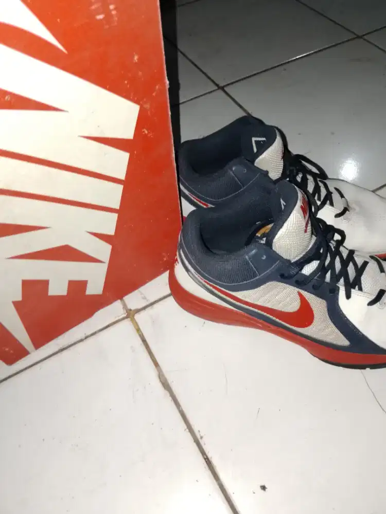 Nike The Overplay VIII (seri ke-8)