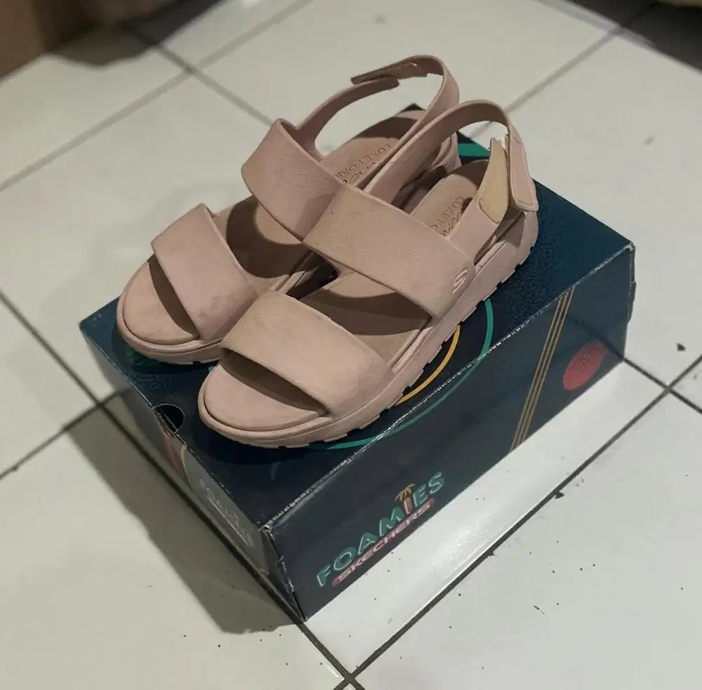 Sepatu sendal skhecers  original