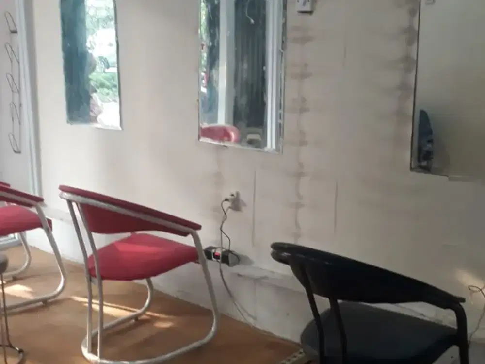 Disewakan Cepat Tempat Usaha Salon Furnish di Taman Narogong Bekasi