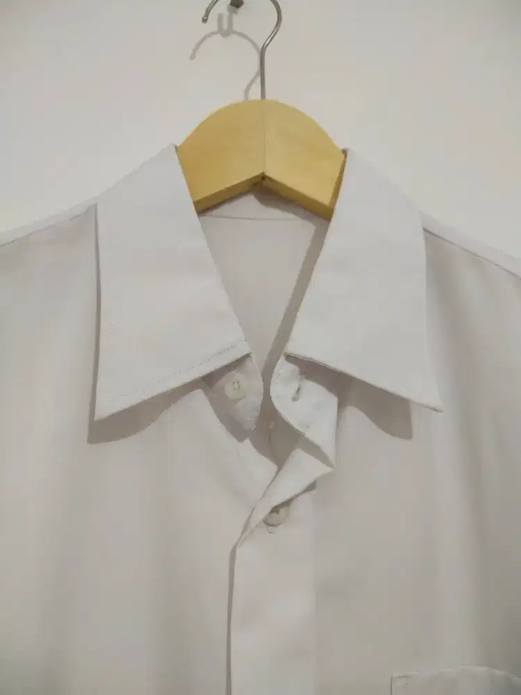 Kemeja Putih size XL Lebar Bahu 56 kondisi bagus rapi