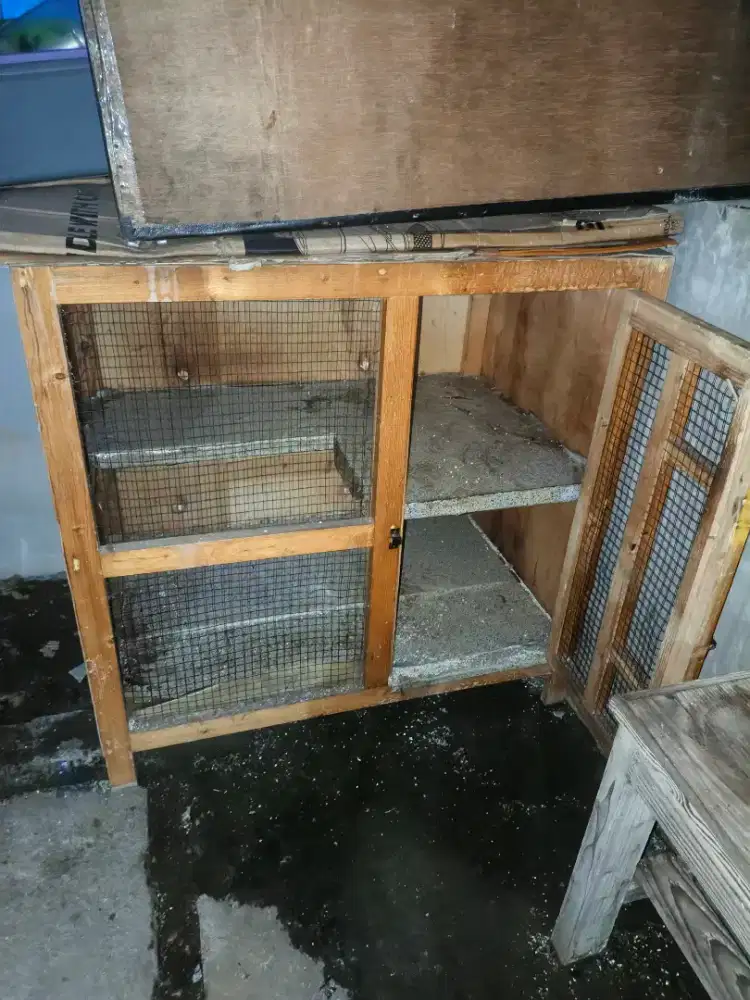 Kandang Kucing/Anjing Kayu Tingkat
