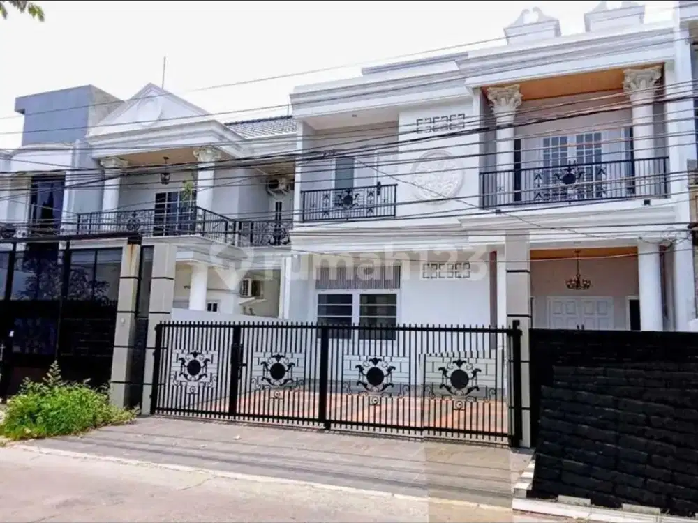 Hunian Rumah Dengan Luas 200m2 Ada Kolam Renang Area Cinere Estate Depok