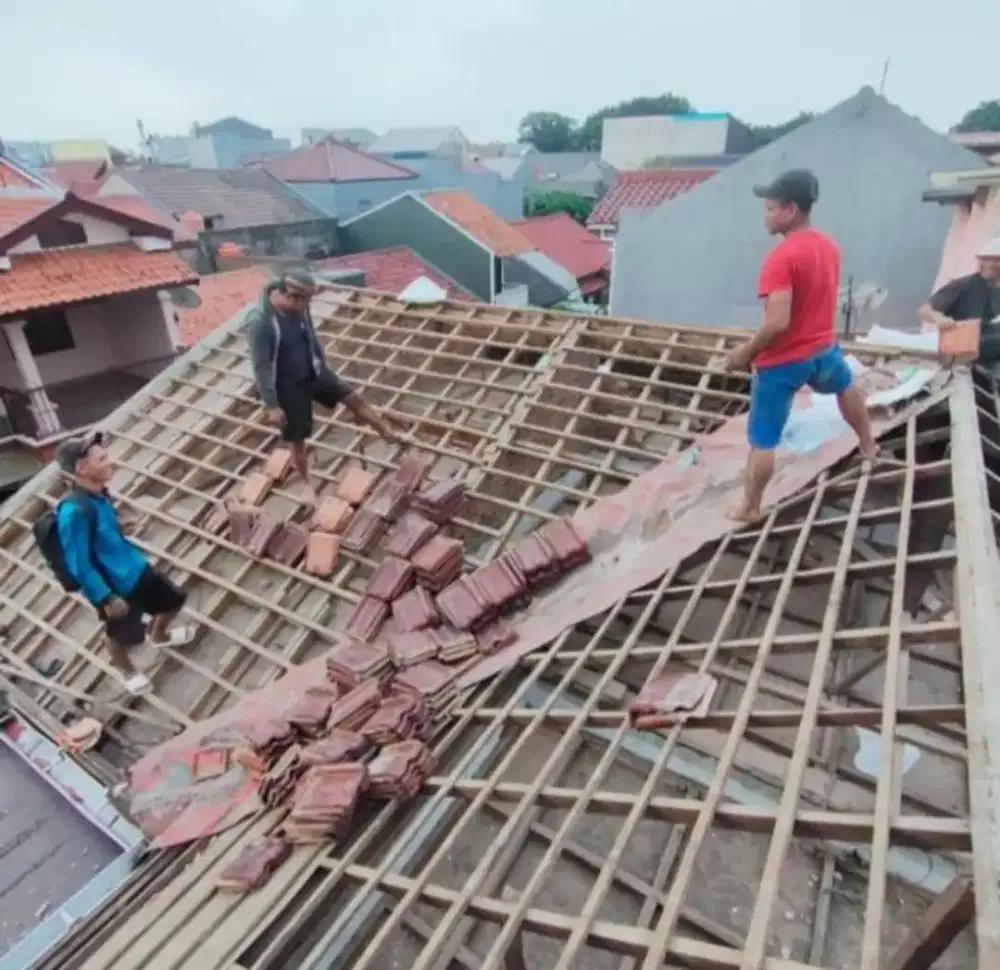 Tukang perbaikan atap bocor dan renovasi rumah dll