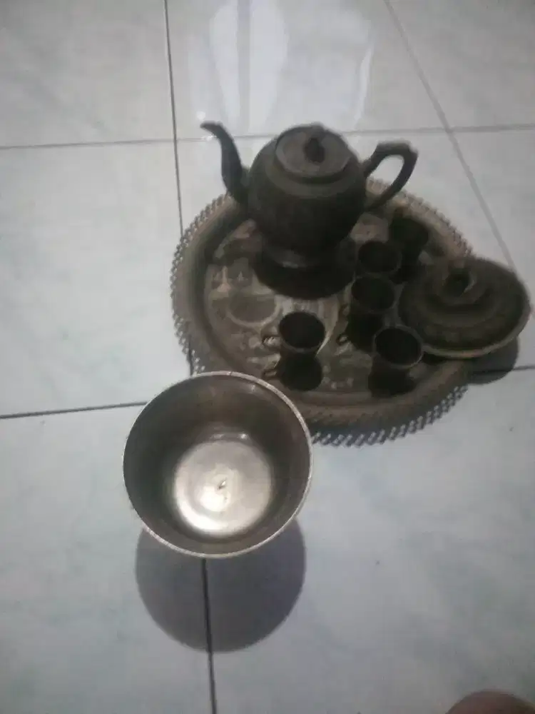 Set teko Kuningan  antik ukiran 5cangkir dan nampan vintage
