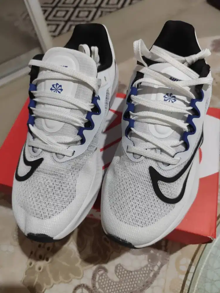 Sepatu Nike Zoom Fly White lblk, size 40.
