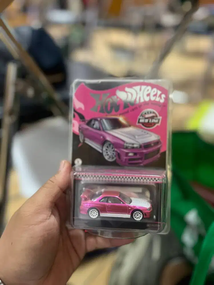 Hot Wheels RLC Exclusive 2023 Nissan Skyline GT-R BNR34 Pink Spectrafl