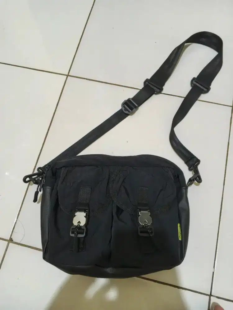 Tas Slempang Osgood